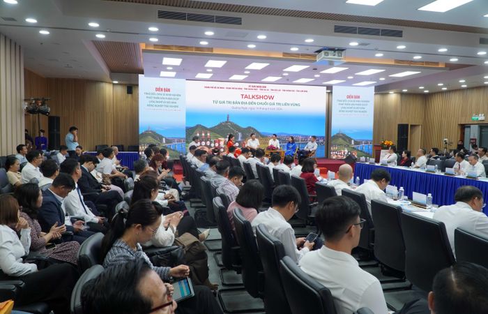  Các đại biểu tham dự Talkshow "Từ giá trị bản địa đến chuỗi giá trị liên vùng" 