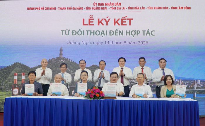  Các doanh nghiệp, chủ thể OCOP ký kết hợp tác tại sự kiện 