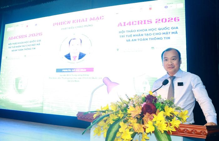  PGS-TS Lê Hải Bình, Phó Giám đốc Thường trực Học viện Chính trị Quốc gia Hồ Chí Minh phát biểu tại hội thảo. Ảnh: LH-BBT 