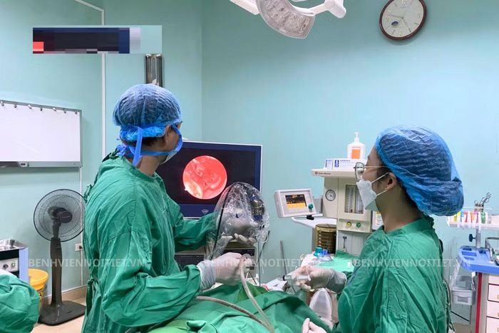 Ê-kíp phẫu thuật cho bệnh nhân - Ảnh BVCC