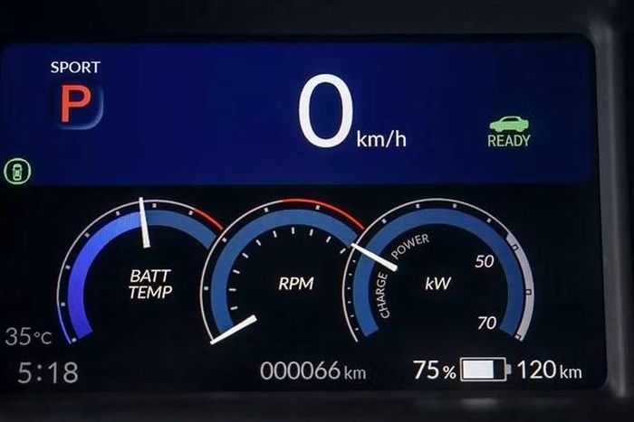 Danh sách tiện nghi gồm đồng hồ kỹ thuật số TFT 7 inch, màn hình cảm ứng 9 inch, Google Built-in, Apple CarPlay và Android Auto không dây, Honda CONNECT thế hệ thứ tư cùng dàn âm thanh BOSE 8 loa có subwoofer.