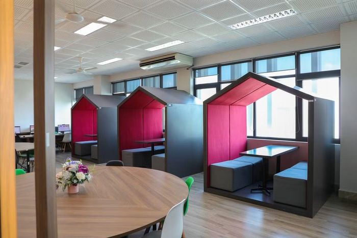 Một góc thư viện của ĐHQGHN tại tòa nhà HT2, Hòa Lạc. Trung tâm Thư viện và Tri thức Số ĐHQGHN (VNU-LIC) đã chuẩn bị cơ sở vật chất, không gian học tập và hạ tầng số phục vụ người học. Ảnh vnu
