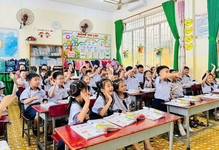 Tiết học của học sinh lớp 1, Trường Tiểu học Thuận Kiều (TPHCM).