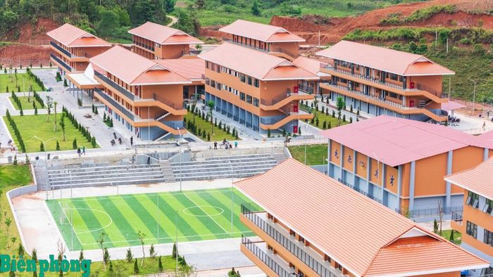 Trường phổ thông nội trú liên cấp tiểu học và trung học cơ sở xã Si Pa Phìn khang trang, hiện đại được đưa vào khai thác, sử dụng từ tháng 1/2026. Ảnh: Anh Dũng
