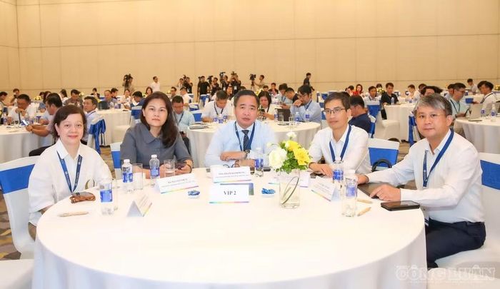 Các đại biểu Việt Nam tham dự Diễn đàn AI quốc tế WAN-IFRA 2026.
