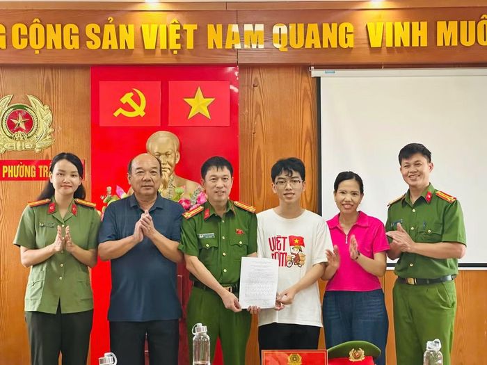 Bùi Đức Huy viết đơn tình nguyện tham gia nghĩa vụ Công an nhân dân năm 2027.