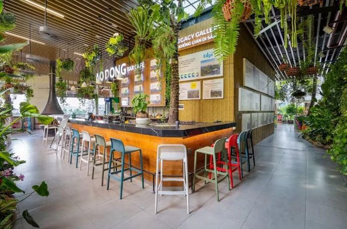 Khu vực quầy bar phục vụ cán bộ nhân viên làm việc tại đây