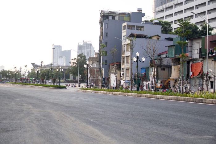 Theo Ban Quản lý dự án đầu tư xây dựng công trình dân dụng thành phố Hà Nội, đơn vị đang phối hợp chặt chẽ với các nhà thầu, quyết tâm thông tuyến Vành đai 1 trước ngày 2/9.