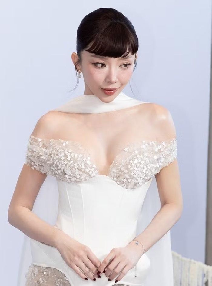 Show thời trang tối 13/8 quy tụ nhiều nghệ sĩ như vợ chồng Trấn Thành - Hari Won, Hoa hậu Thanh Thủy, Tóc Tiên, Hoa hậu Thiên Ân...