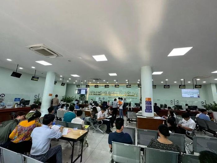 Tích hợp sổ đỏ trên VNeID, người dân không phải chờ đợi và đi lại nhiều lần khi làm thủ tục đất đai.