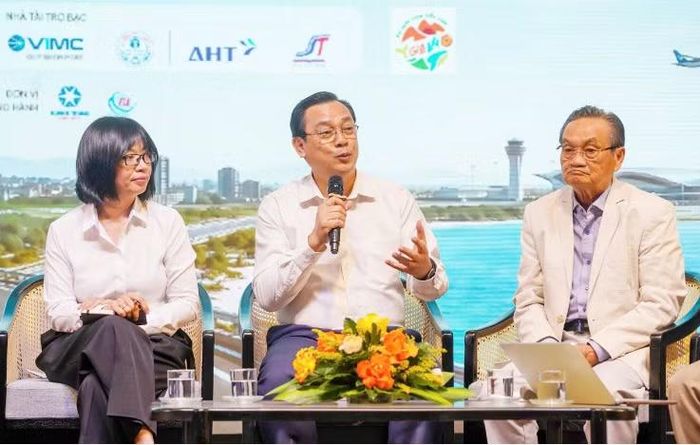 Phó Chủ tịch UBND tỉnh Gia Lai Nguyễn Thị Thanh Lịch (ảnh trái) và Tiến sĩ Nguyễn Trùng Khánh, Cục trưởng Cục Du lịch Quốc gia Việt Nam phát biểu trong phiên thảo luận.