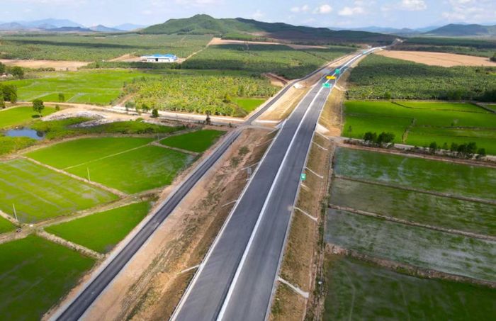 Hạ tầng giao thông ở miền Trung – Tây Nguyên ngày một hoàn thiện.