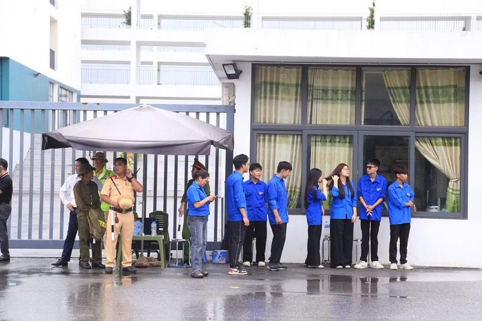 Hoạt động tiếp sức mùa thi góp phần tạo tâm lý yên tâm cho thí sinh.