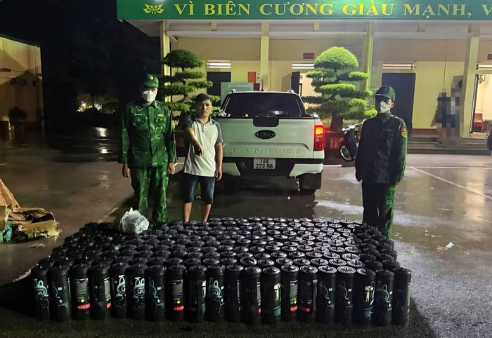Đồn BPCK Hoành Mô bắt giữ vụ vận chuyển trên 200 bình khí cười trên khu vực biên giới, ngày 5/7/2026.