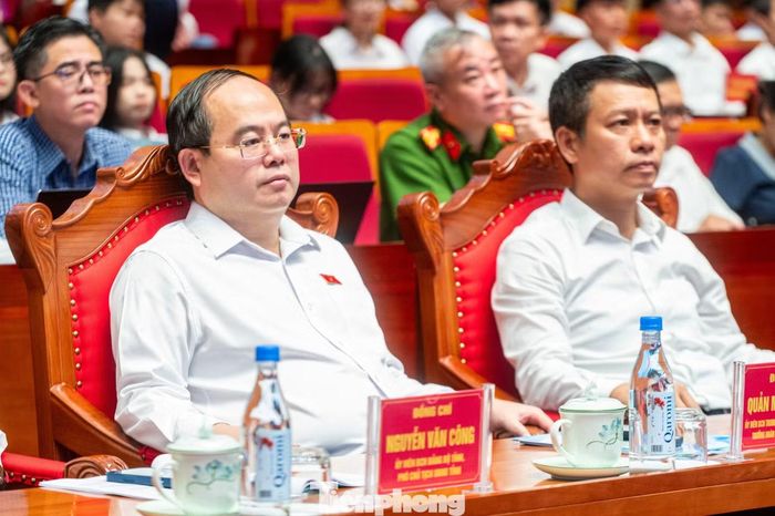 Tham dự có Bí thư Tỉnh ủy Quảng Ninh - ông Quản Minh Cường, ông Nguyễn Hồng Dương - Phó Chủ tịch HĐND tỉnh, ông Nguyễn Văn Công - Phó Chủ tịch UBND tỉnh; đại diện Sở Giáo dục & Đào tạo tỉnh cùng các Sở, ngành, đại diện lãnh đạo Tỉnh Đoàn Quảng Ninh.