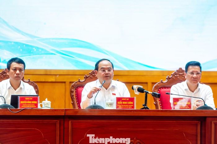 Trả lời những trăn trở của các em học sinh, sinh viên, Bí thư Tỉnh ủy Quảng Ninh - ông Quản Minh Cường nhấn mạnh, trước cơ hội Quảng Ninh bước lên trở thành thành phố trực thuộc trung ương, Quảng Ninh đang trong quá trình chuyển đổi mạnh mẽ mô hình phát triển dựa trên tri thức, khoa học công nghệ và đổi mới sáng tạo. Tỉnh luôn coi giáo dục - đào tạo và phát triển nguồn nhân lực chất lượng cao là nhiệm vụ then chốt, quyết định sự phát triển bền vững của địa phương.