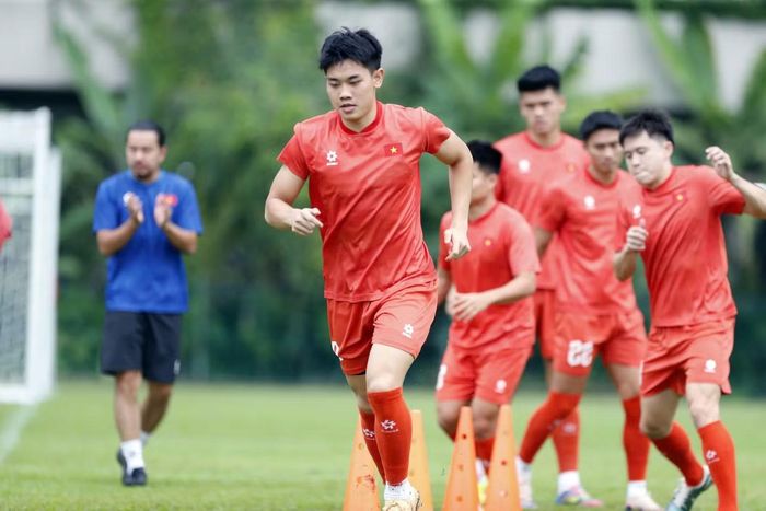 Đình Bắc đang dẫn đầu cuộc đua danh hiệu Vua phá lưới ASEAN Cup 2026 với 5 bàn thắng, hơn các ứng viên đang trong cuộc đua 2 bàn. Tiền đạo Công an Hà Nội thể hiện tinh thần thi đấu và khát khao chiến thắng mạnh mẽ.