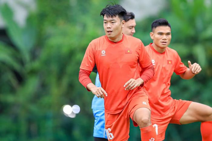 Trung vệ Thành Chung là chốt chặn quan trọng ở hàng phòng ngự
