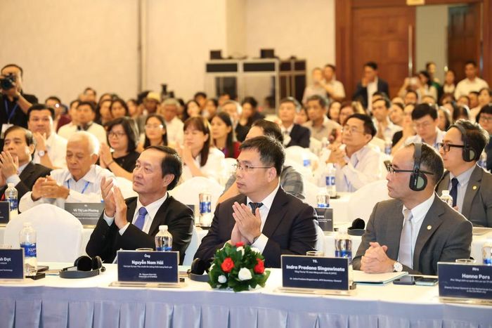 Lãnh đạo các bộ, ngành Trung ương, chuyên gia quốc tế tham dự Diễn đàn.