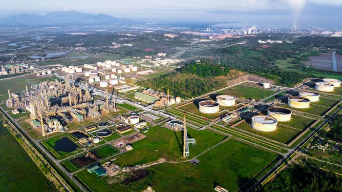 NMLD Dung Quất do BSR (đơn vị thành viên của Petrovietnam) quản lý, vận hành đã đóng góp tích cực cho ngân sách nhà nước và trở thành một trong những cực tăng trưởng quan trọng của KKT Dung Quất.