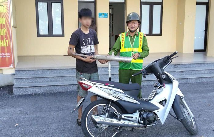 Tuyên truyền, nhắc nhở thanh thiếu niên chế, độ xe trái quy định