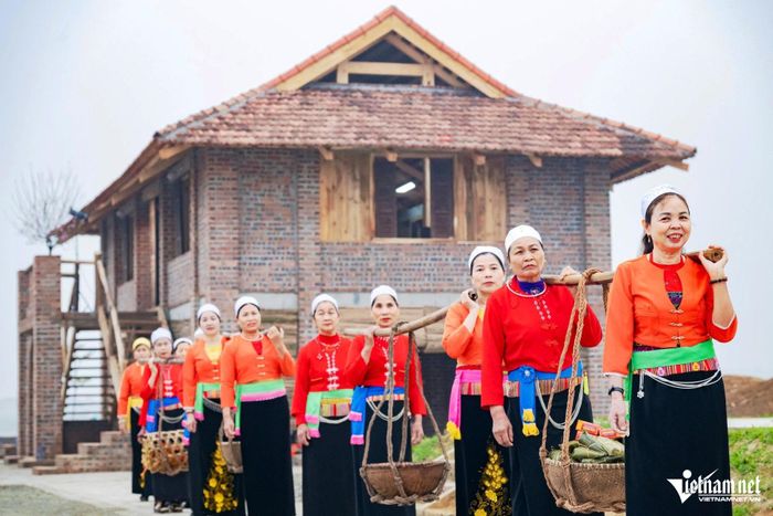 Các lễ vật nhà trai mang sang nhà gái. Ảnh: N.L