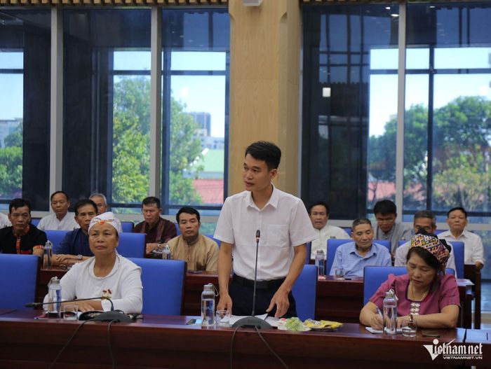 Người có uy tín Nguyễn Văn Huấn (xóm Mới Lập, xã Nghĩa Lâm) trao đổi ý kiến tại buổi gặp mặt Người có uy tín tiêu biểu trong đồng bào DTTS năm 2026 do UBND tỉnh Nghệ An tổ chức sáng 12/8. Ảnh: Thanh Hải