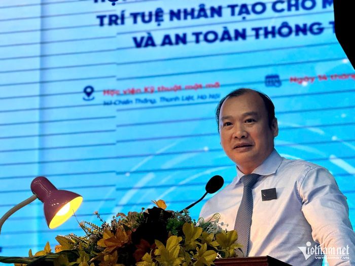 PGS.TS. Lê Hải Bình, Ủy viên Trung ương Đảng, Phó Giám đốc Thường trực Học viện Chính trị Quốc gia Hồ Chí Minh cho rằng cần tiếp cận những vấn đề AI đặt ra không chỉ từ góc độ công nghệ. Ảnh: Du Lam