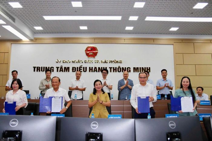 Đại diện Sở Khoa học và Công nghệ Hải Phòng và 4 trường đại học ký biên bản bàn giao quyền truy cập Phòng thí nghiệm lượng tử ảo VQLab