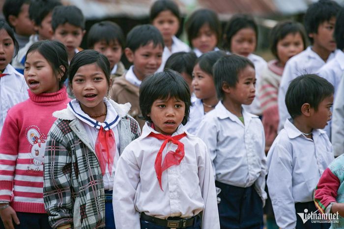 Mỗi sự chung tay hỗ trợ của bạn đọc và các nhà hảo tâm sẽ giúp các em học sinh, sinh viên có hoàn cảnh khó khăn có cơ hội được tiếp tục đến trường. Ảnh: Lê Anh Dũng