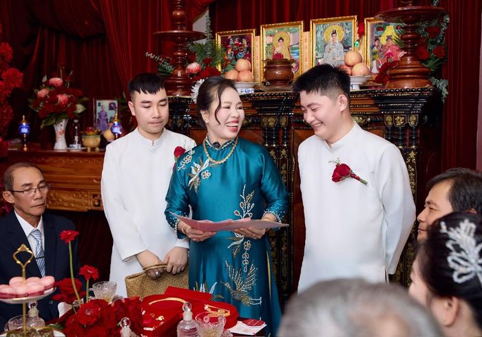 Cả hai nhận được nhiều quà cưới từ hai bên gia đình 