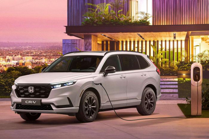 Honda CR-V hybrid tiếp tục nằm trong nhóm SUV phổ thông được quan tâm nhiều. Ảnh: Honda