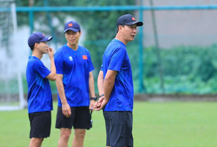 HLV Kim Sang Sik và các học trò đối đầu Malaysia vào lúc 20h ngày 16/8, sau đó 3 ngày tái đấu đối thủ trên sân Mỹ Đình.