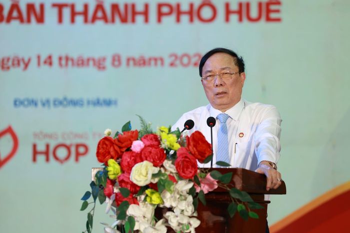Chủ tịch HĐQT Tổng công ty CP Hợp Lực Nguyễn Văn Đệ trao đổi, làm rõ một số quan niệm về hỏa táng trong xã hội hiện đại