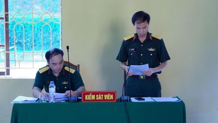 Đồng chí Thượng tá Nguyễn Xuân Tuân, Phó Viện trưởng VKSQS Quân khu 3 trực tiếp công tố, kiểm sát xét xử tại phiên tòa.