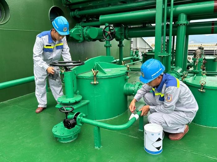  Thực hành phần thi xử lý tình huống trong Hội thao huấn luyện tàu.