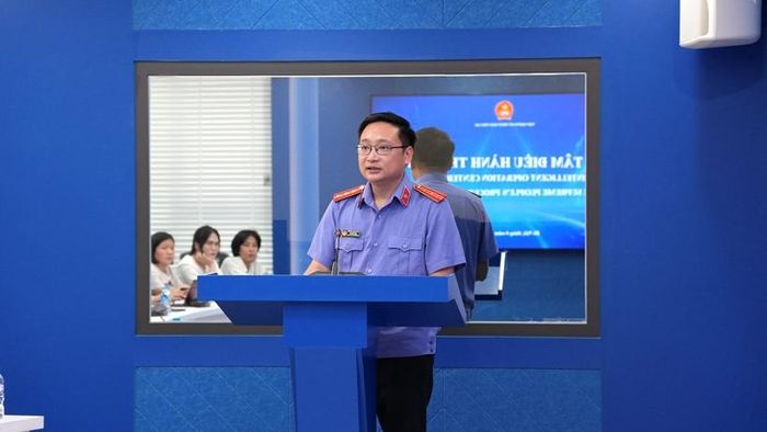  Đồng chí Lê Đức Anh, Giám đốc Trung tâm Công nghệ và Dữ liệu số, giới thiệu phần mềm Quản lý công việc.