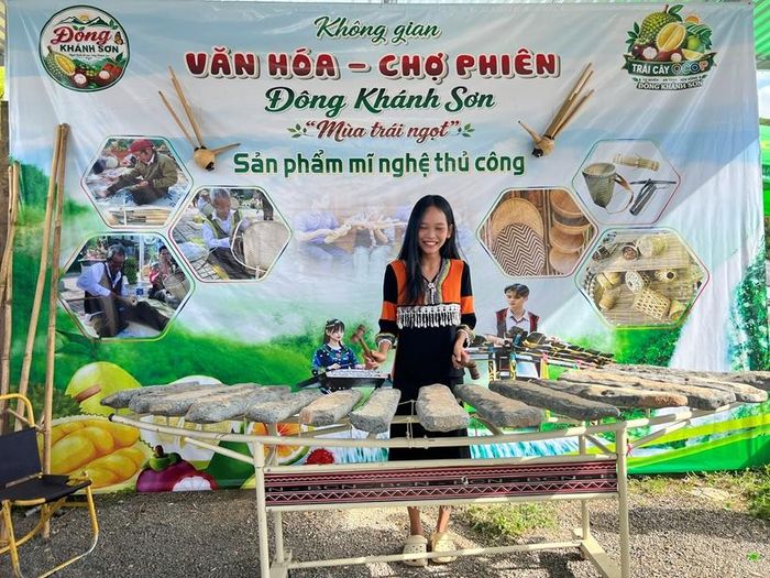  Trình diễn đàn đá.