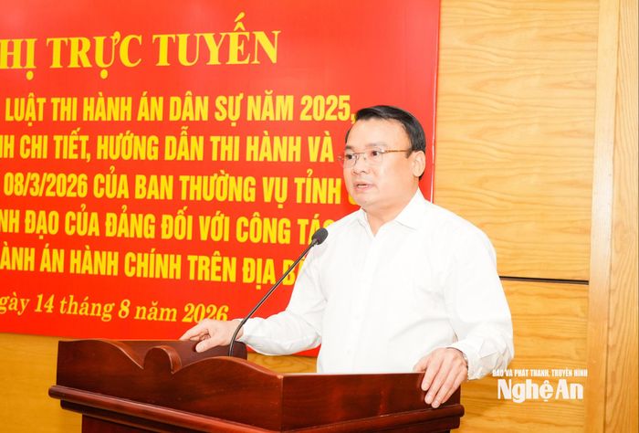 Đồng chí Phùng Thành Vinh, Phó Chủ tịch UBND tỉnh, Trưởng Ban chỉ đạo thi hành án dân sự tỉnh phát biểu chỉ đạo Hội nghị. Ảnh Hoàng Hiếu