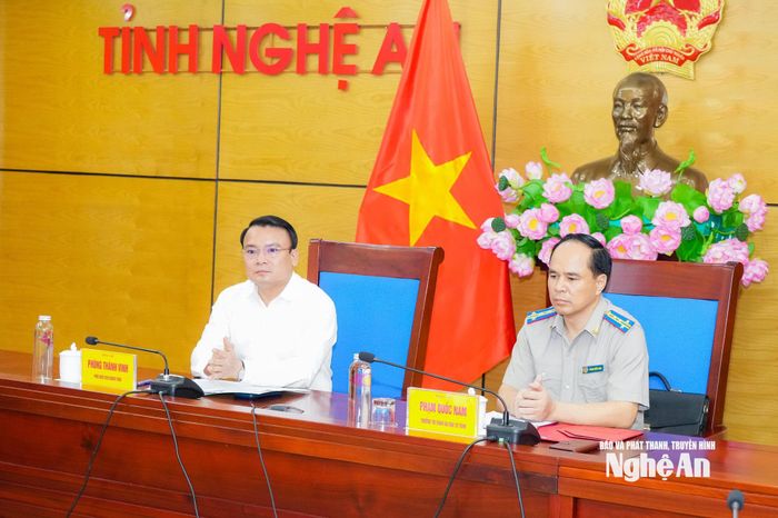 Các đồng chí chủ trì hội nghị. Ảnh: Hoàng Hiếu