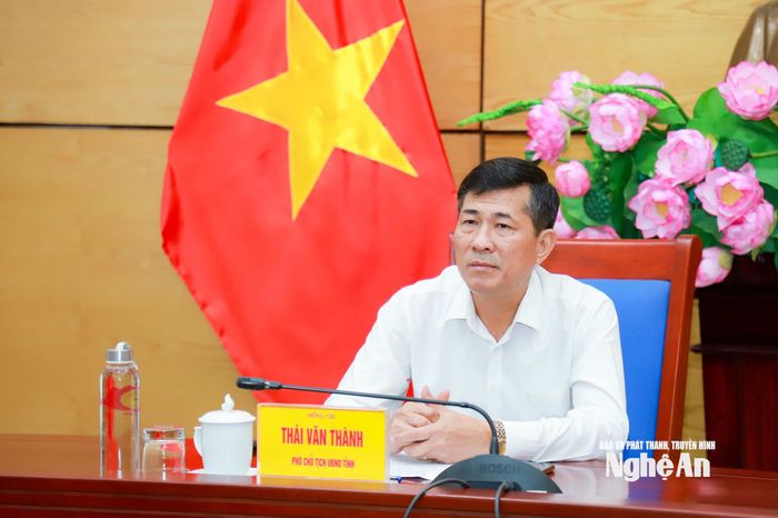 Phó Chủ tịch UBND tỉnh Thái Văn Thành chủ trì tại điểm cầu UBND tỉnh Nghệ An. Ảnh: Thành Duy