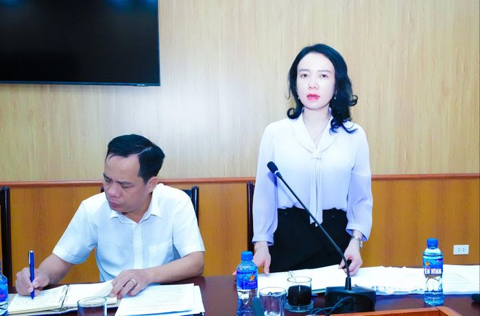 Giám đốc Sở Văn hoá, Thể thao và Du lịch Trần Thị Mỹ Hạnh tiếp thu và giải trình các vấn đề mà đoàn giám sát HĐND tỉnh đặt ra. Ảnh: Mai Hoa