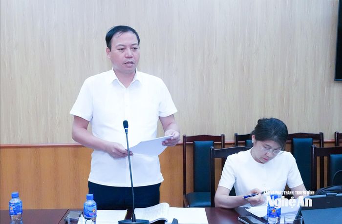 Trưởng ban Văn hoá và Xã hội, HĐND tỉnh nêu thực tiễn chính sách hỗ trợ đối với nghệ nhân, nghệ sĩ và câu lạc bộ hiện còn thấp, cần nghiên cứu đề xuất điều chỉnh. Ảnh: Mai Hoa