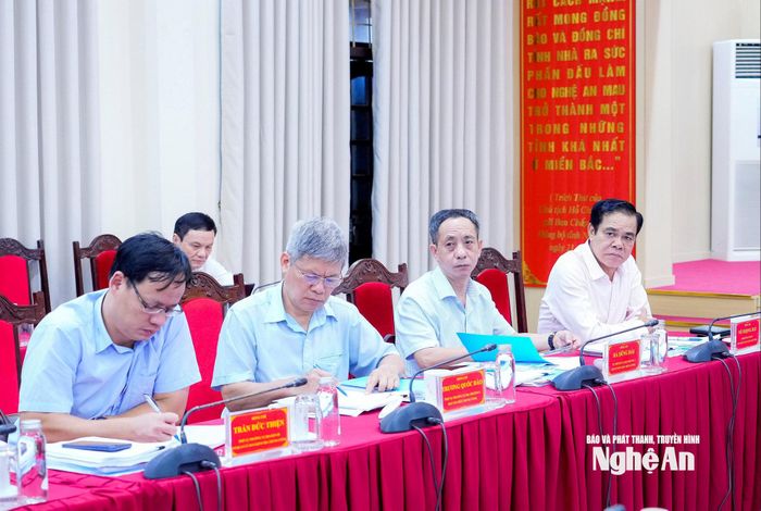 Các đồng chí Thường trực Tỉnh uỷ, đại diện các ban Đảng Trung ương dự phiên họp. Ảnh: Phạm Bằng
