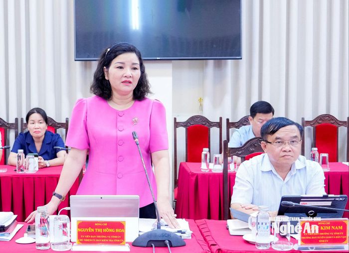 Đồng chí Nguyễn Thị Hồng Hoa - Chủ nhiệm Ủy ban Kiểm tra Tỉnh uỷ phát biểu. Ảnh: Phạm Bằng