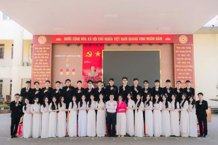 Lớp 12 Sinh (niên khoá 2023 - 2026), Trường THPT Chuyên Hà Tĩnh có 13 học sinh đỗ Đại học Y Hà Nội. (Ảnh: NVCC)