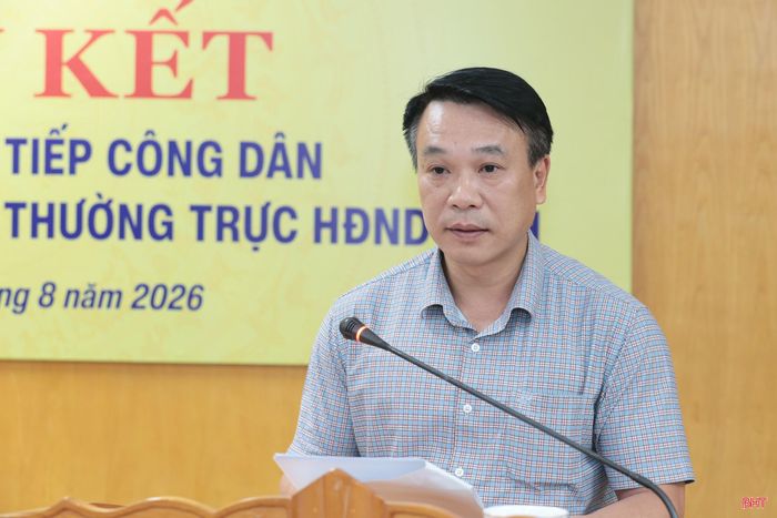 Đồng chí Nguyễn Huy Hùng - Chánh Văn phòng Đoàn ĐBQH và HĐND tỉnh thông qua dự thảo quy chế.