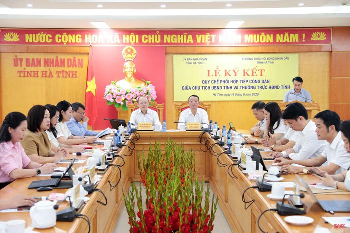 Đại biểu tham dự lễ ký kết quy chế phối hợp tiếp công dân giữa Chủ tịch UBND tỉnh và Thường trực HĐND tỉnh.
