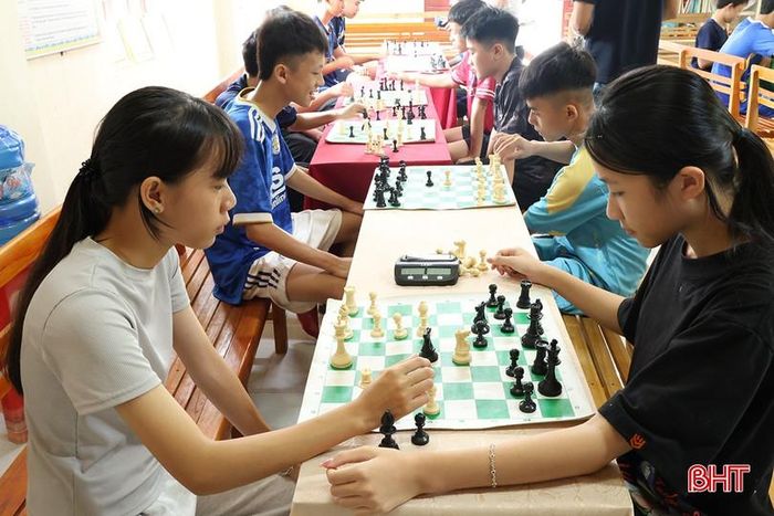 CLB Cờ vua Tân Mỹ Hà của thôn Sơn Mỹ, xã Tứ Mỹ duy trì sinh hoạt vào chủ nhật hàng tuần.