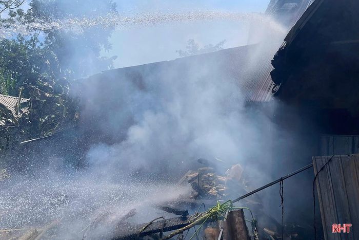 Tới 13 giờ 49 phút cùng ngày, đám cháy được khống chế và dập tắt hoàn toàn, không để lan sang khu vực khác, bảo vệ tài sản ước tính khoảng 500 triệu đồng cho gia đình.